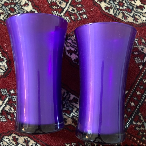 ONE STUNNING Shade of PURPLE Glass Vases 9 x 5.5” Vase - Picture 3 of 8